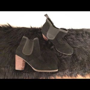 American Eagle booties